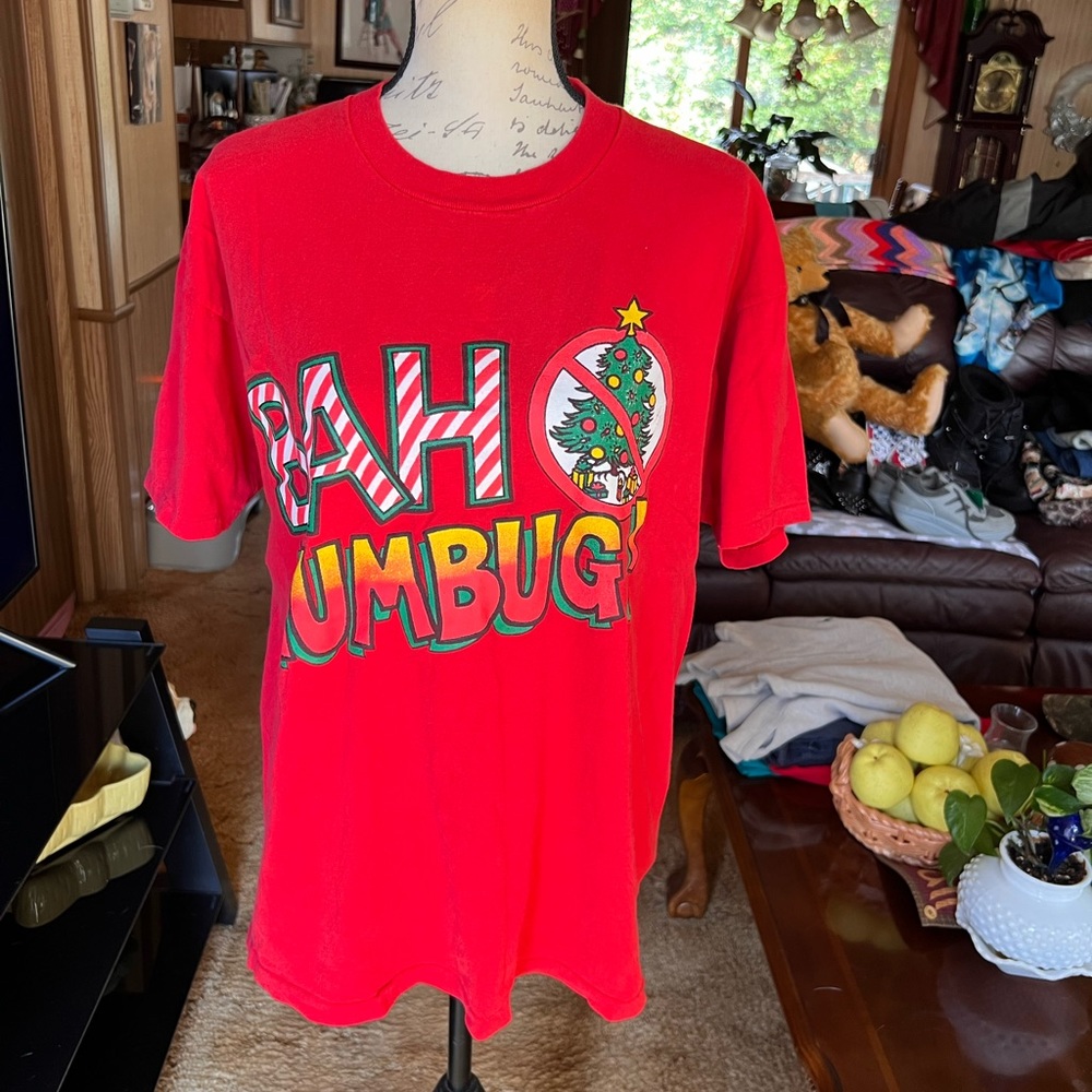 Vintage 90’s BAH HUMBUG Christmas graphic tee shirt. 🎄🎅